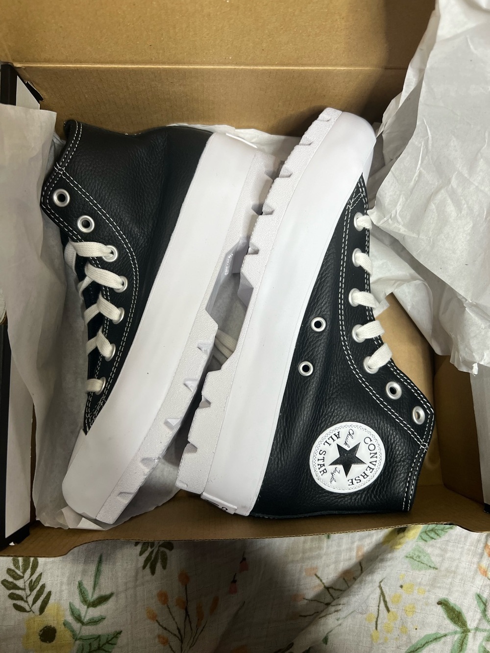 Converse CTAS Lugged Hi Pebbled Leather Black Brand New 7.5 - Picture 2 of 7